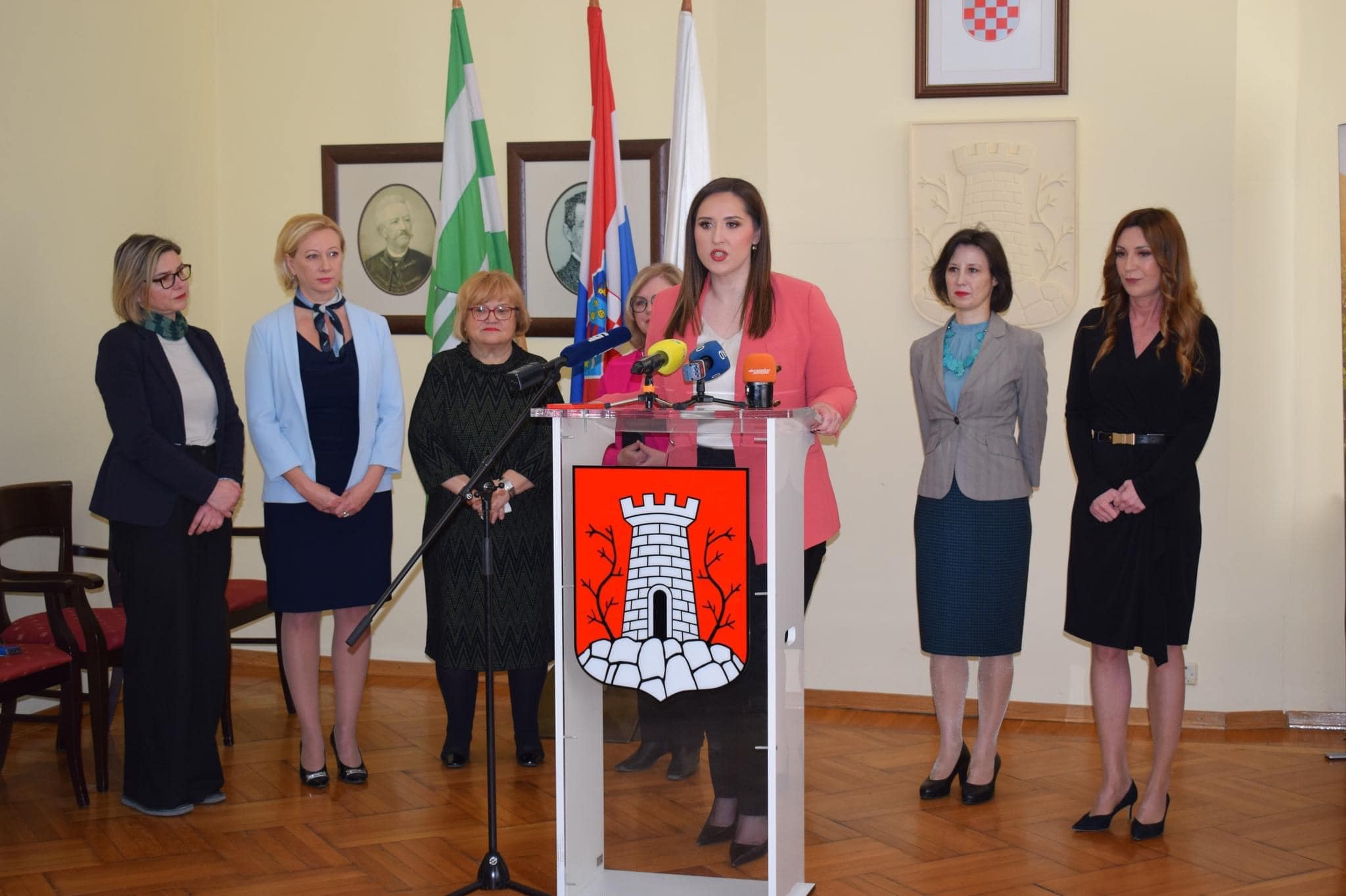 Niti jedna nije sama