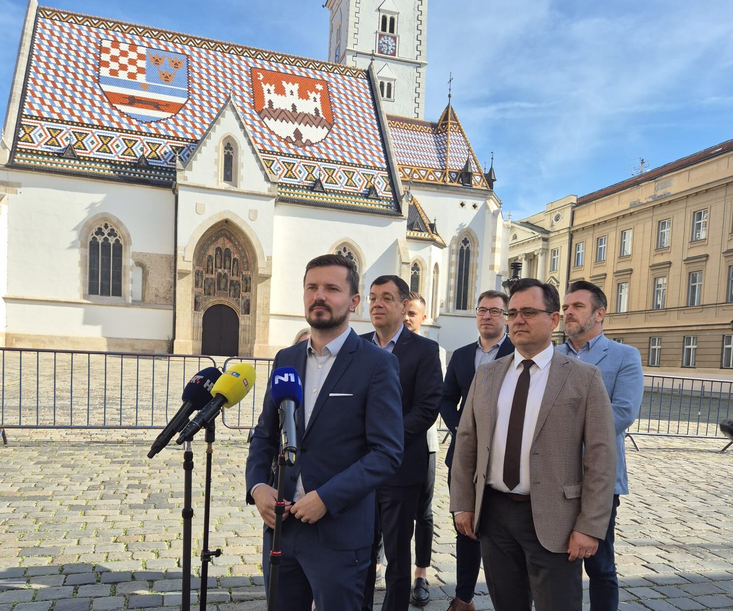 Zadnjih 30 godina je glas za HDZ i SDP bio bačen glas. Ono što oni tek sada obećavaju, mi smo već lokalno riješili.